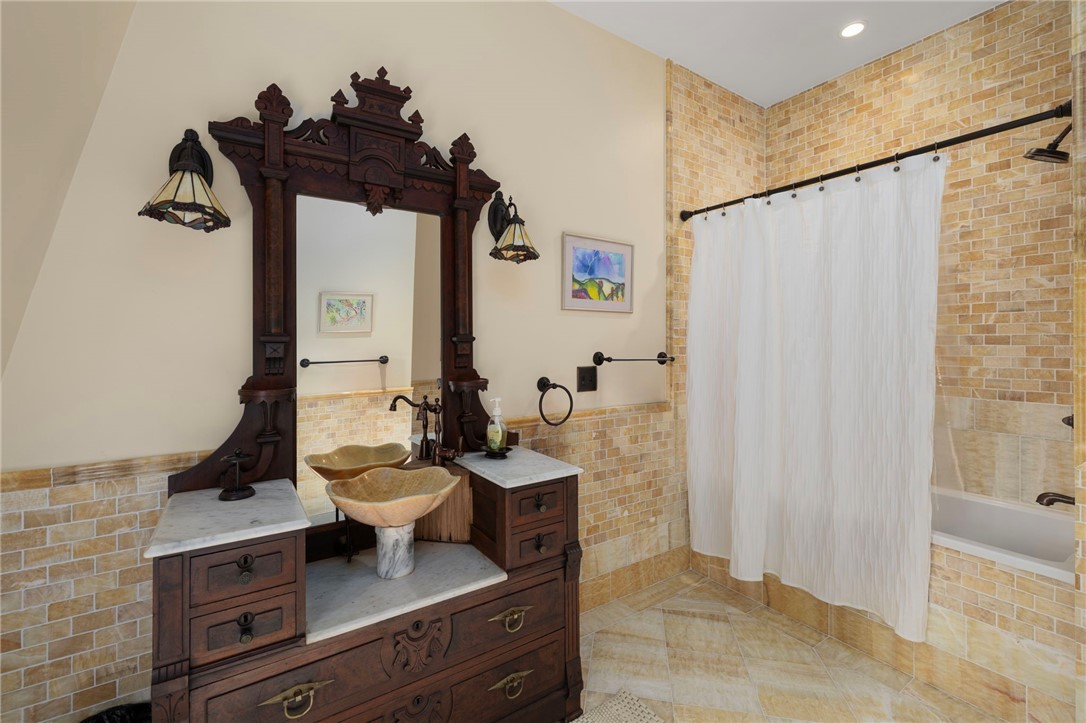 60 Old Beach Road Newport, RI 02840 - Photo 14 of 21