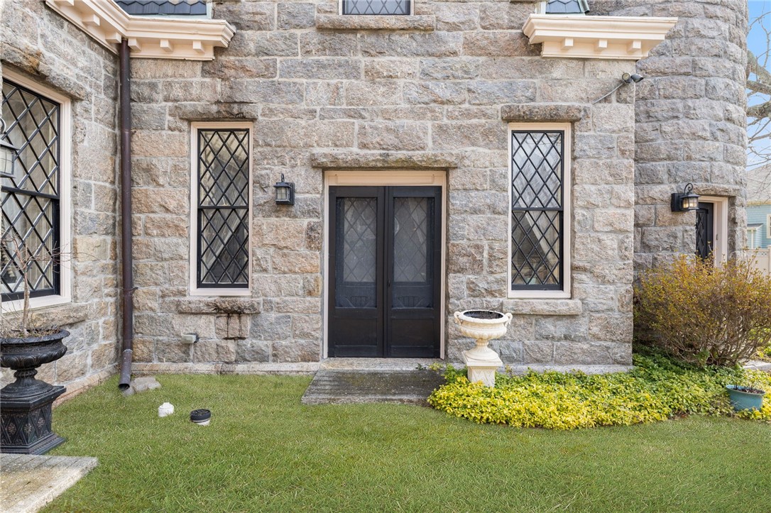 60 Old Beach Road Newport, RI 02840 - Photo 20 of 21