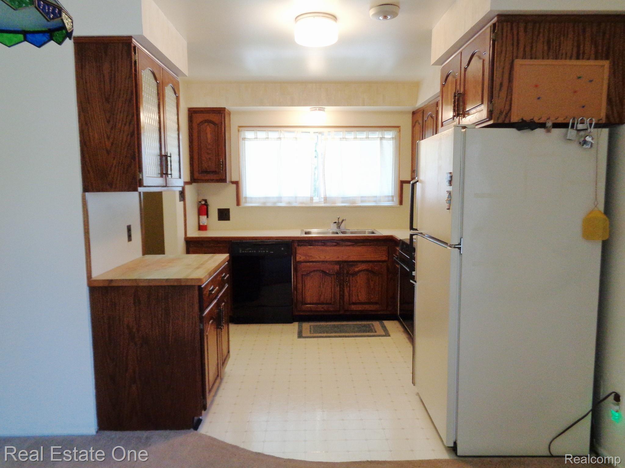4863 Valley Road Trenton, MI 48183 - Photo 3 of 33 KITCHEN 2