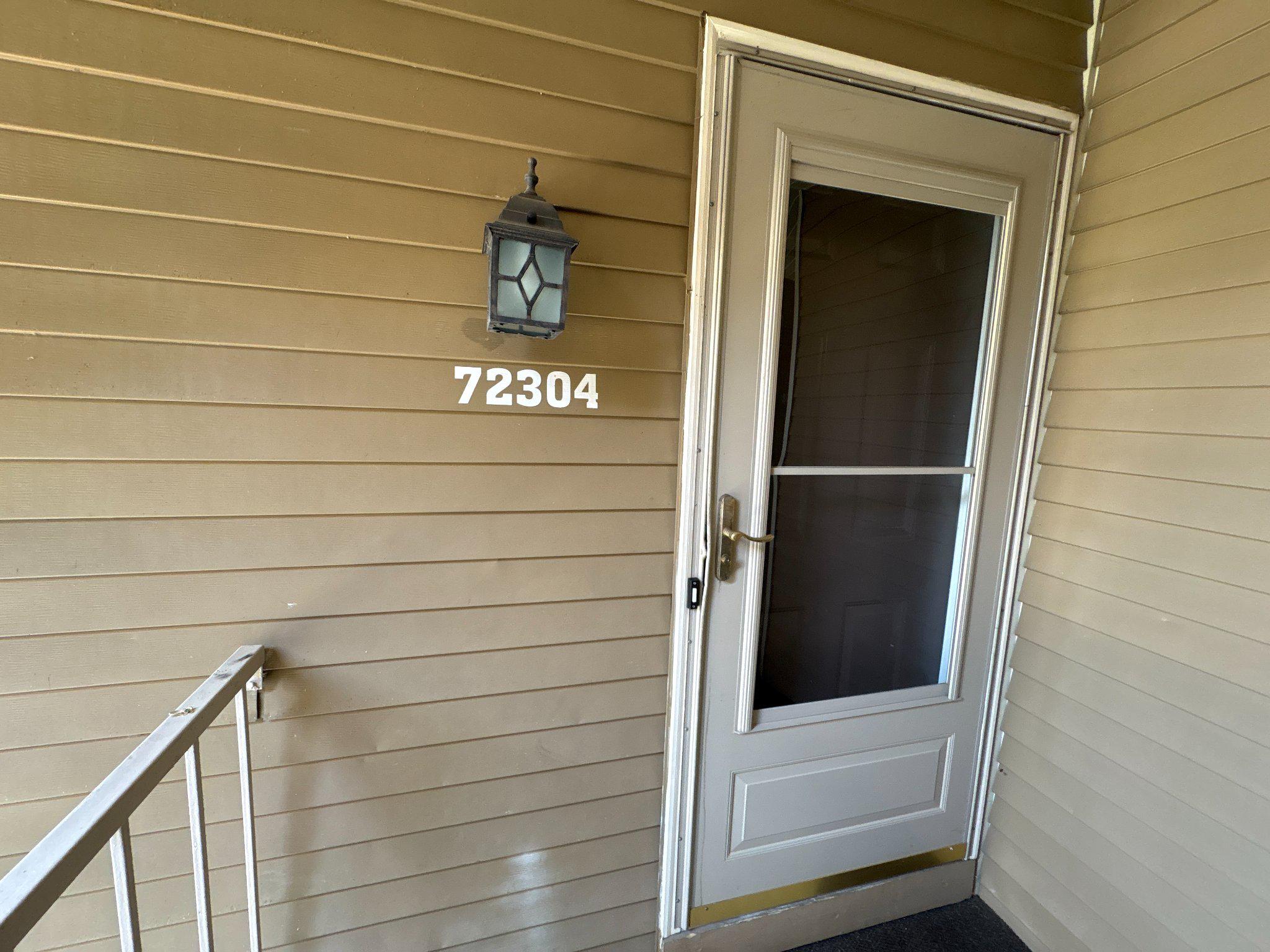 72304 Delaire Landing Road, Unit 304 Philadelphia, PA 19114 - Photo 9 of 56 Welcoming entrance with charm.