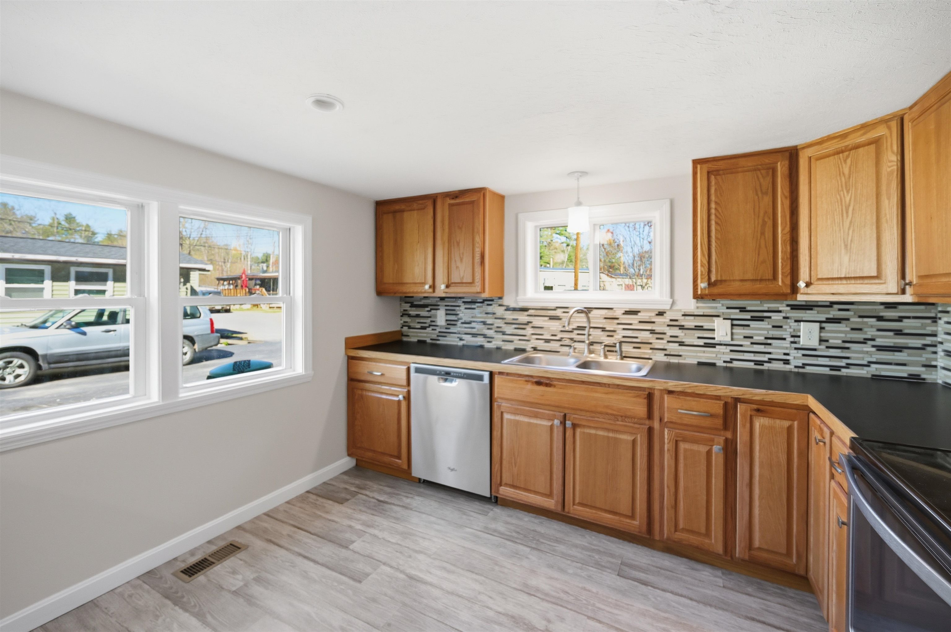 31 Page Road, Unit 14 Litchfield, NH 03052 - Photo 11 of 32