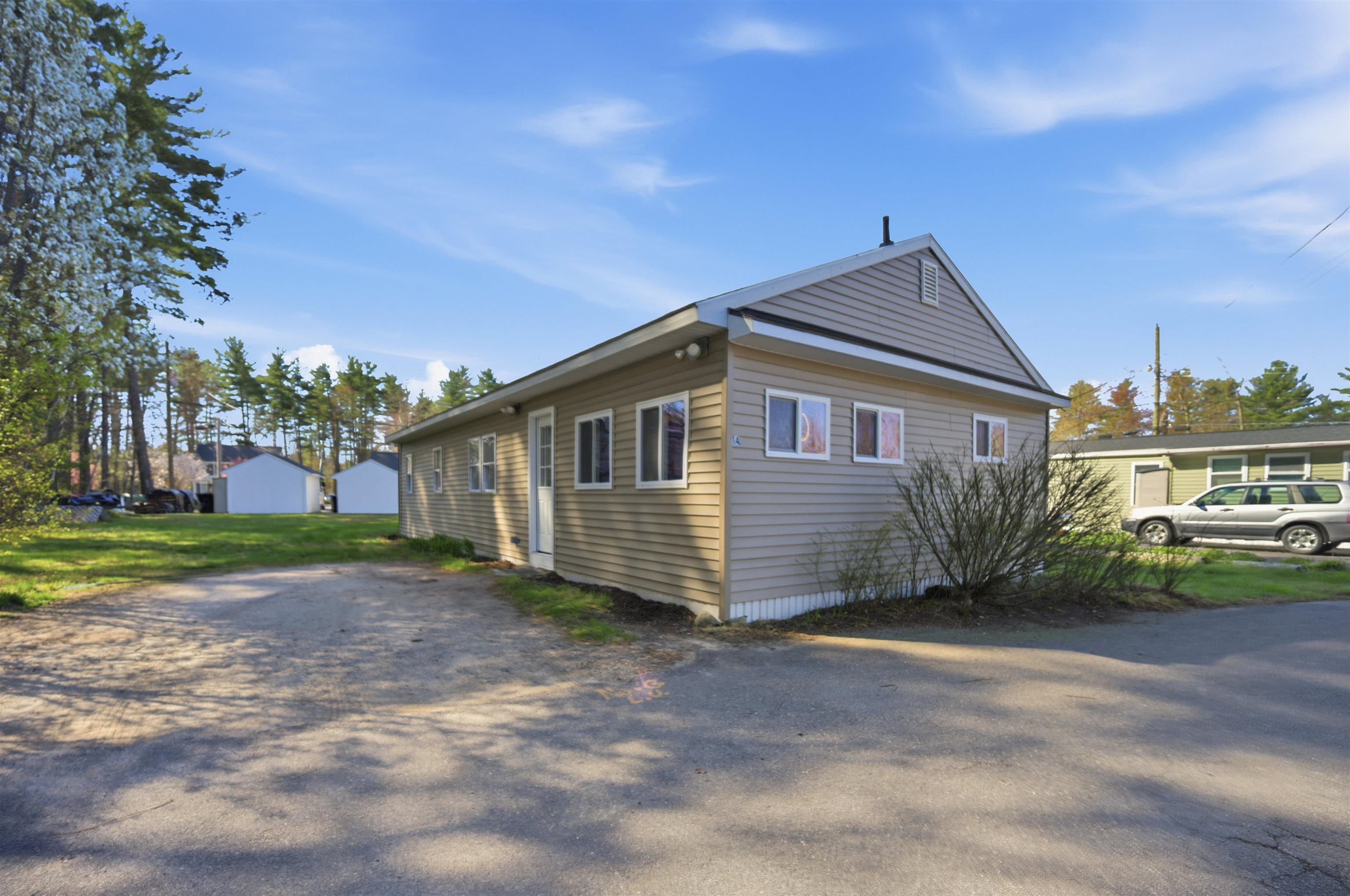 31 Page Road, Unit 14 Litchfield, NH 03052 - Photo 2 of 32