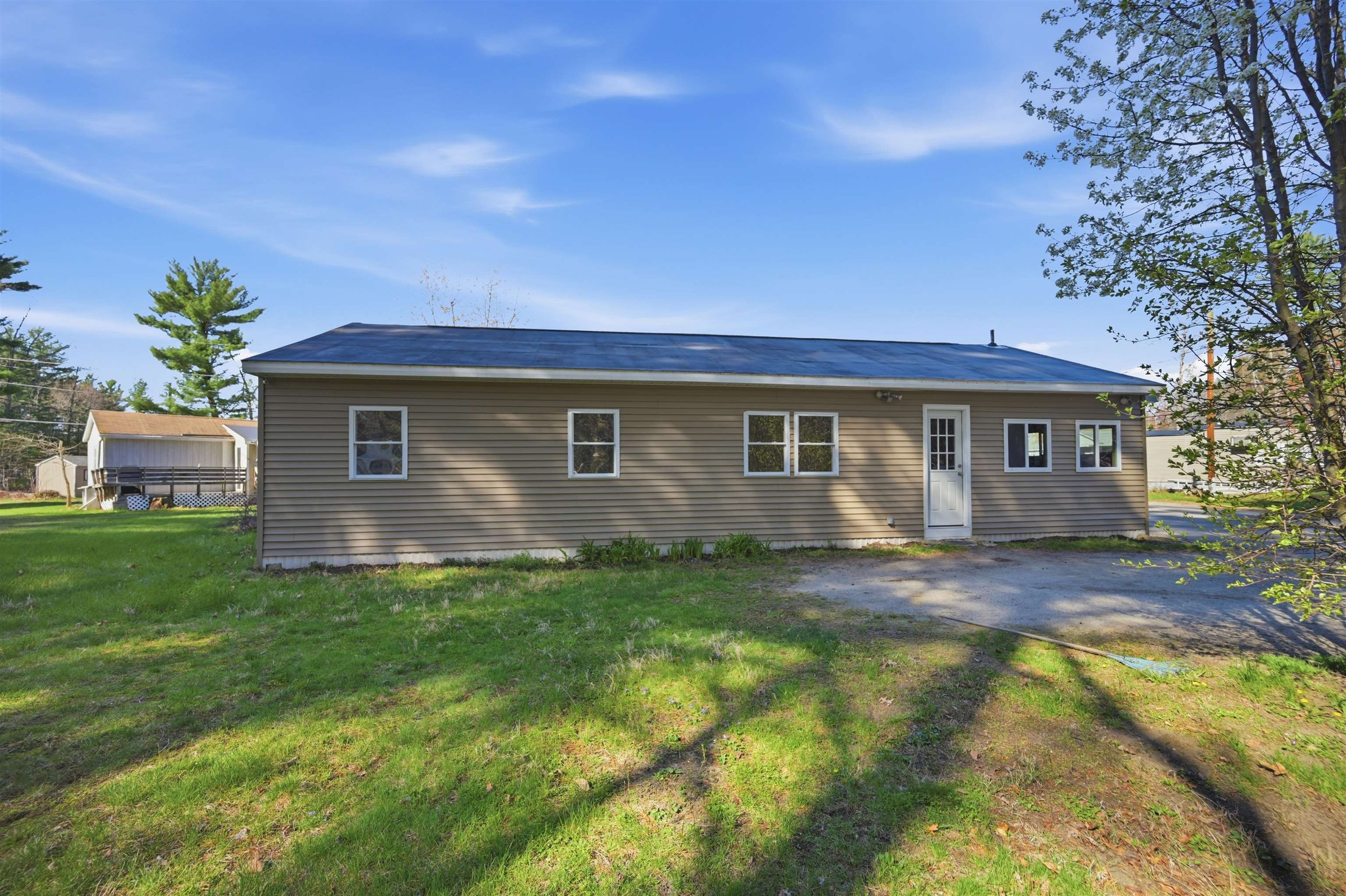 31 Page Road, Unit 14 Litchfield, NH 03052 - Photo 4 of 32