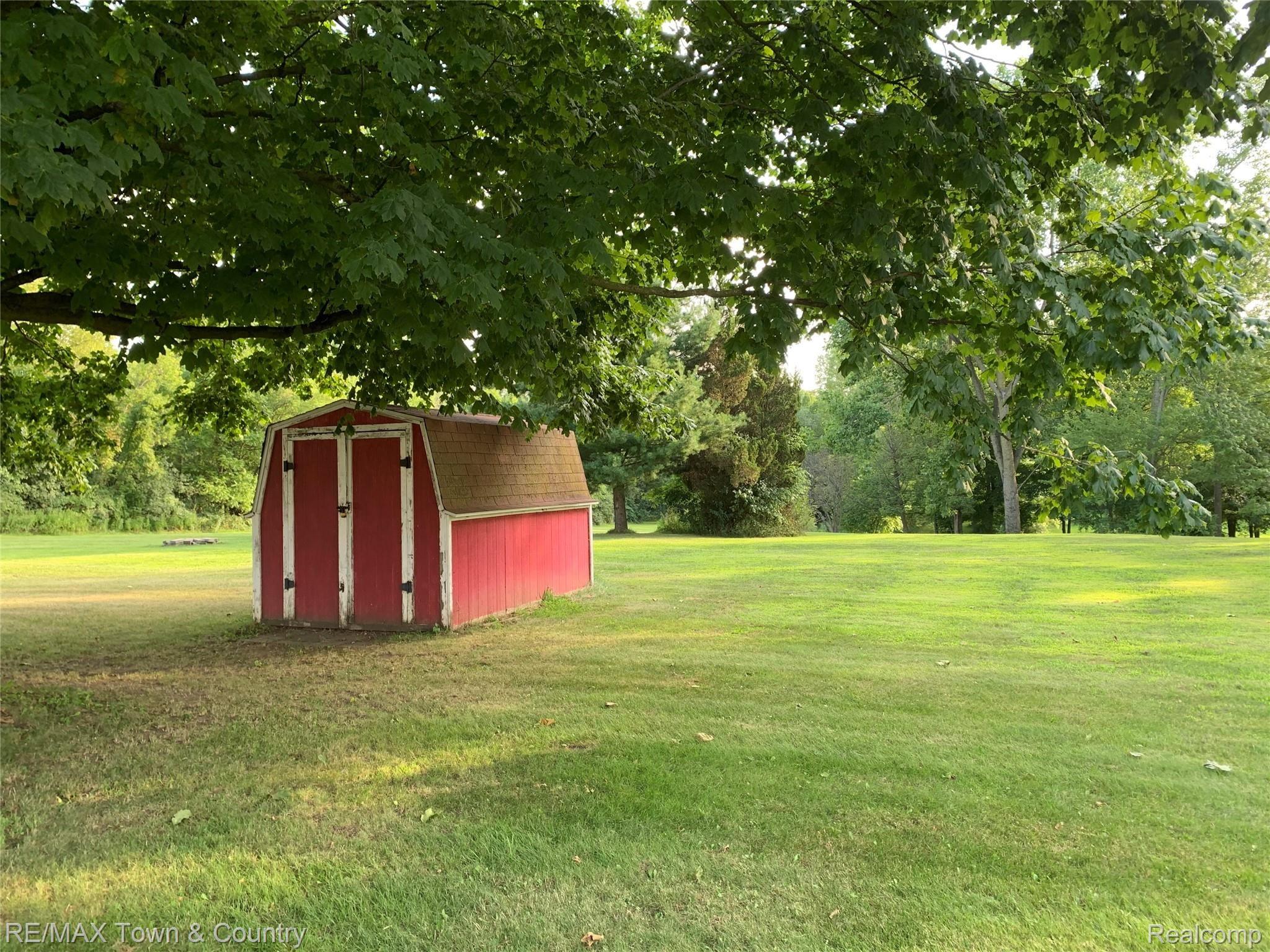 5383 Flushing Road Flushing, MI 48433 - Photo 28 of 28 flushing barn.jpg
