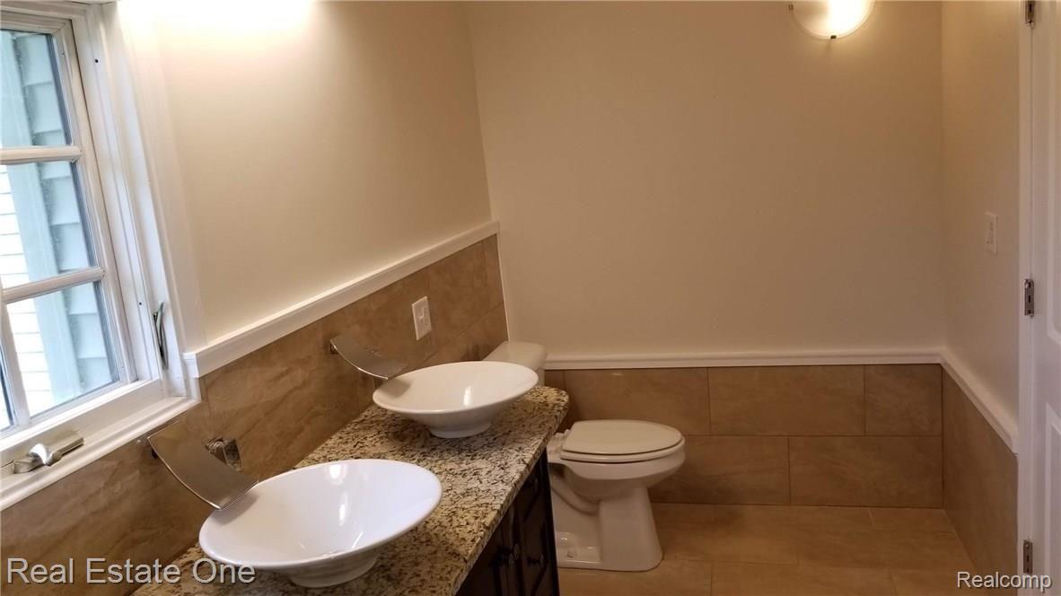 803 Orion Road Lake Orion, MI 48362 - Photo 19 of 24 20180621_155112.jpg