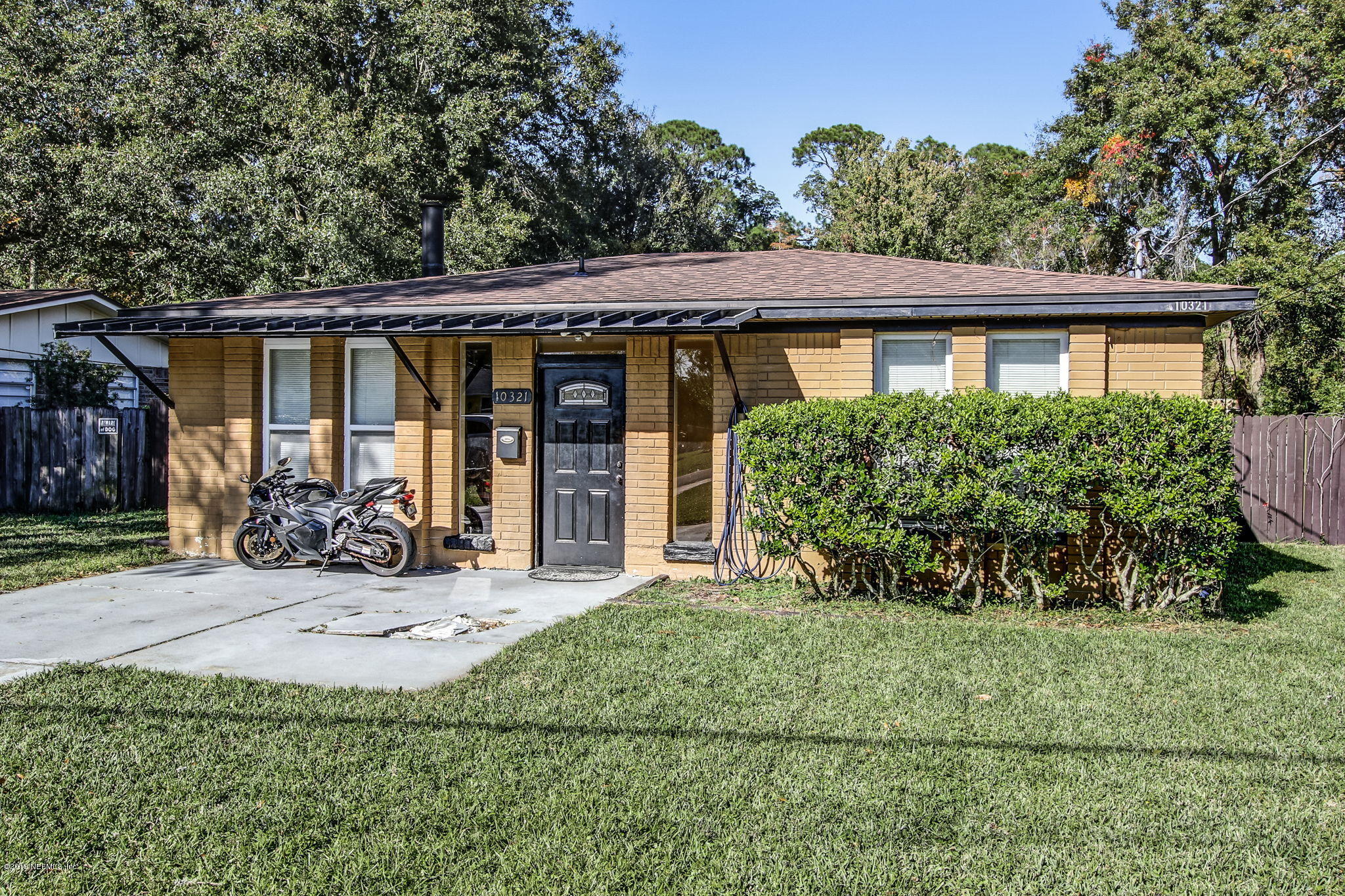 10321 Dobell Road Jacksonville, FL 32246 - Photo 2 of 34 front view of a house with a patio