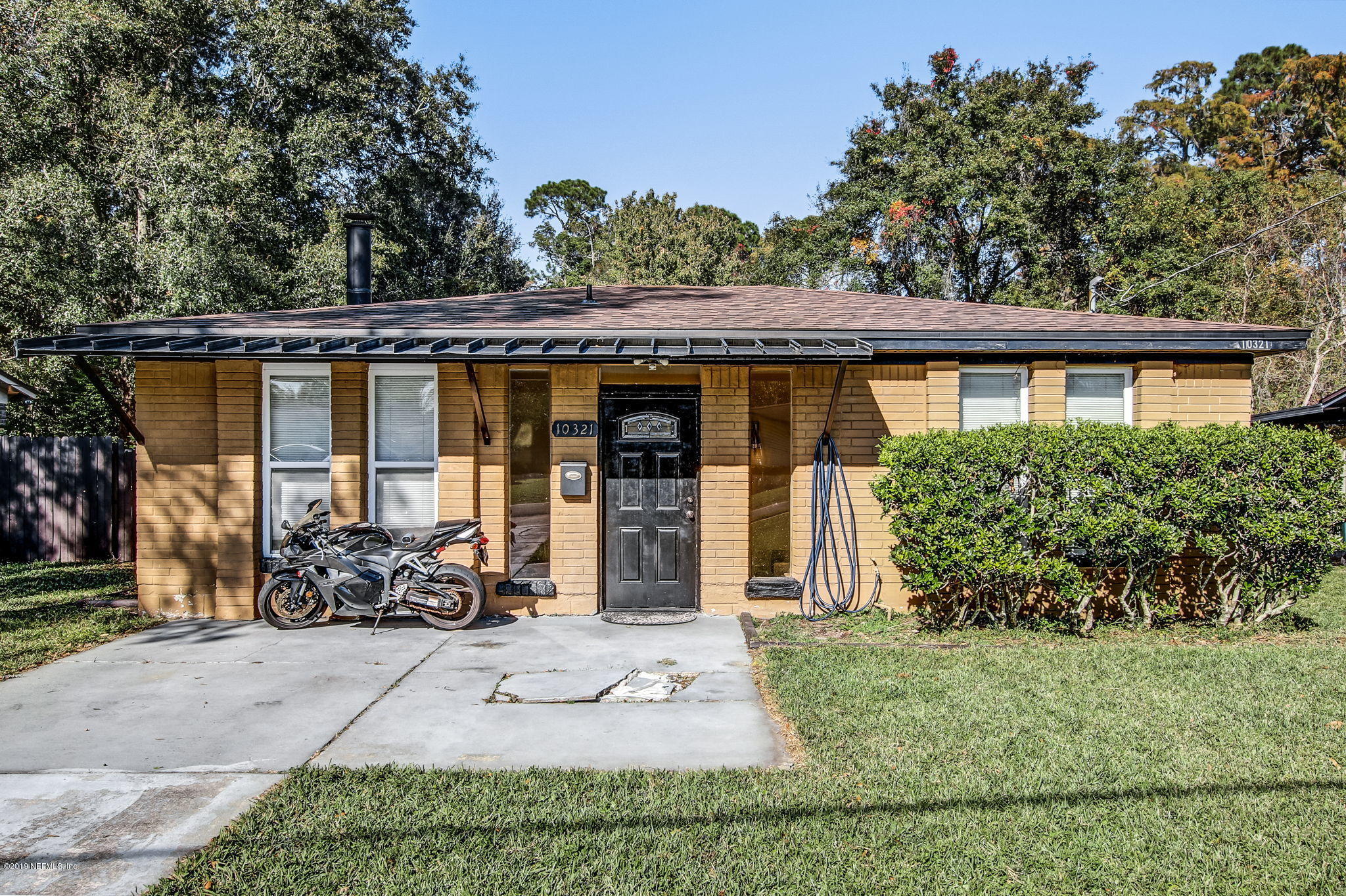 10321 Dobell Road Jacksonville, FL 32246 - Photo 3 of 34 front view of a house