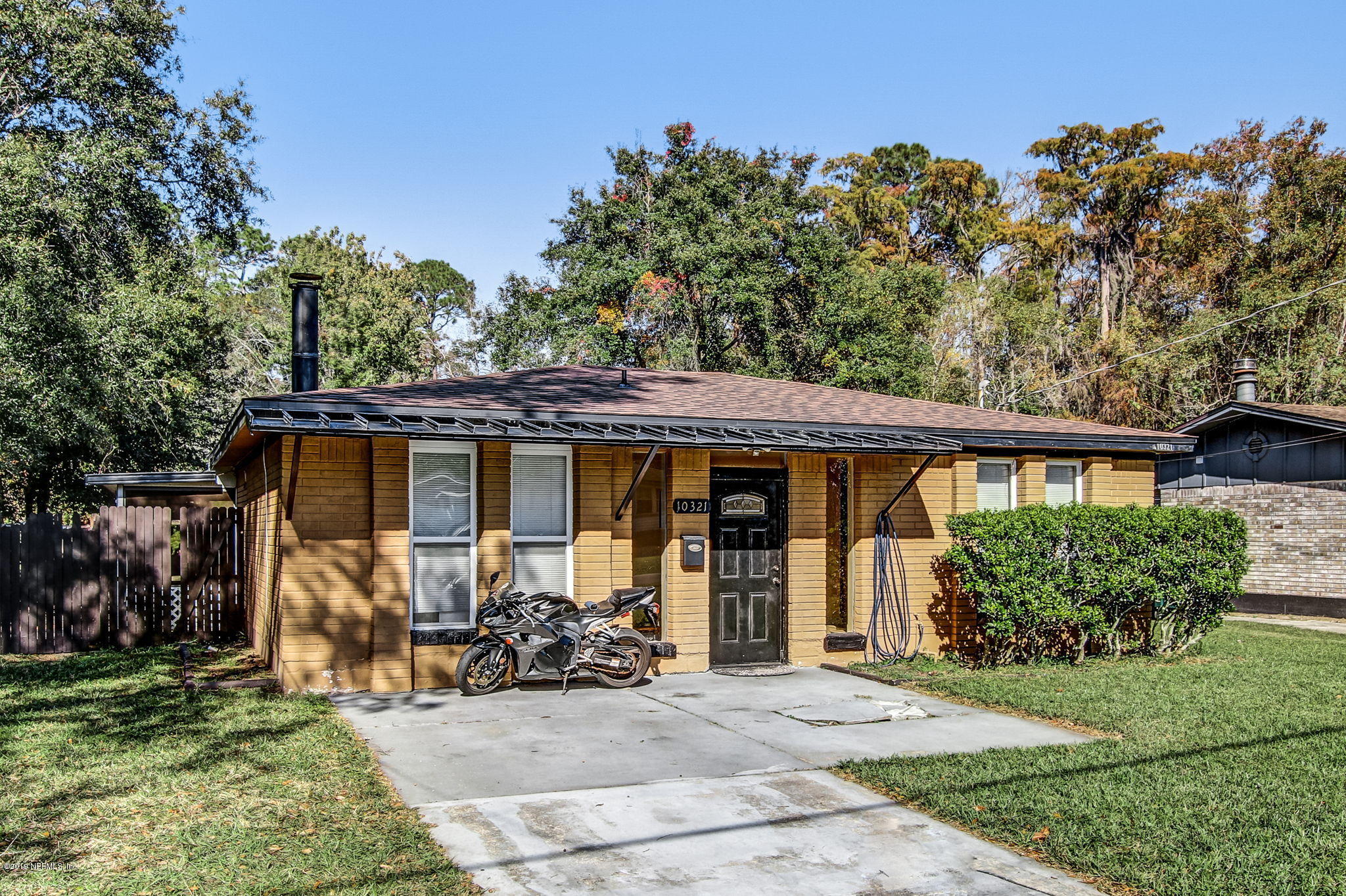 10321 Dobell Road Jacksonville, FL 32246 - Photo 4 of 34 a view of a house with a patio
