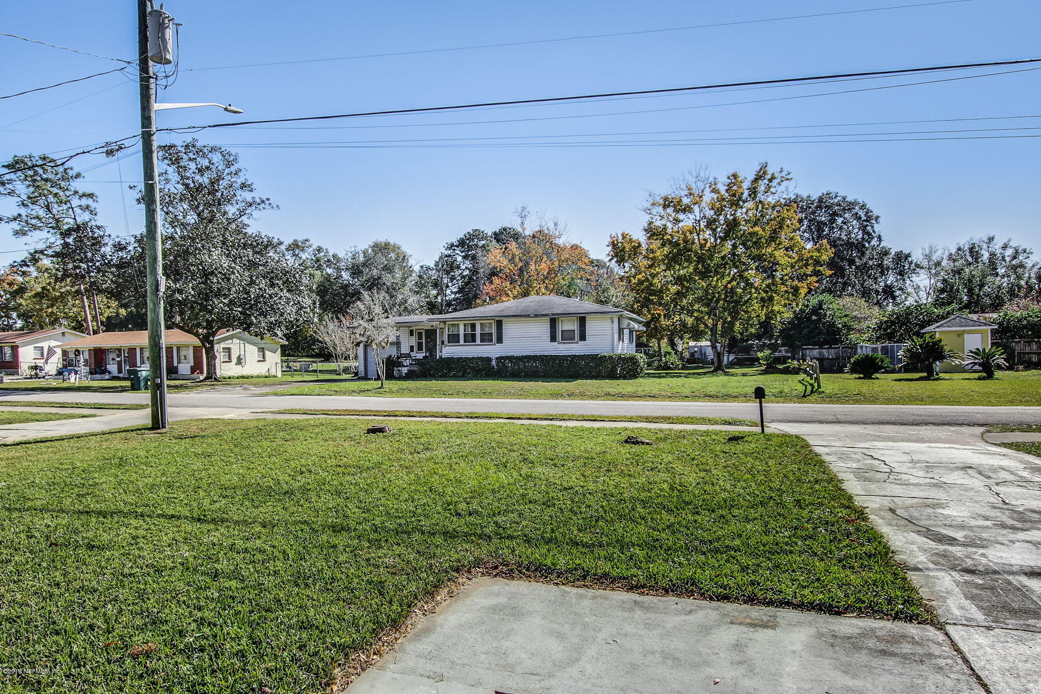 10321 Dobell Road Jacksonville, FL 32246 - Photo 5 of 34 a view of a house with a big yard