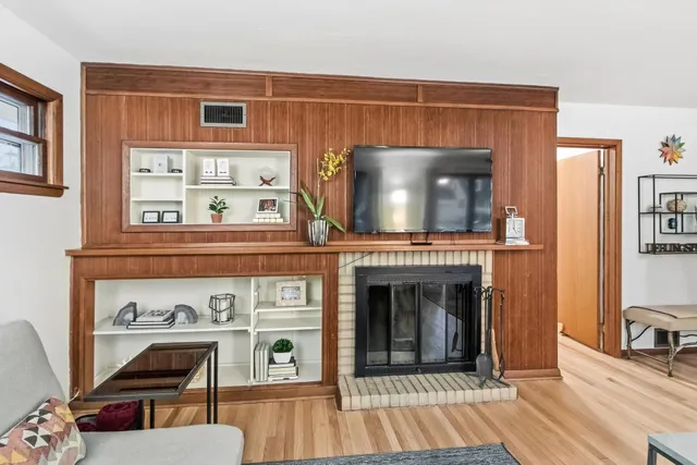 $675,000 | 555 Glen Drive, Madison, WI 53711