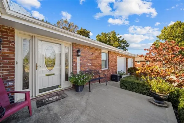 $895,000 | 15590 Antioch Road, Overland Park, KS 66221