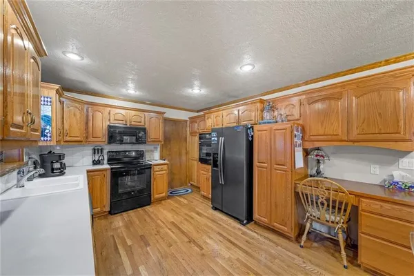 $895,000 | 15590 Antioch Road, Overland Park, KS 66221