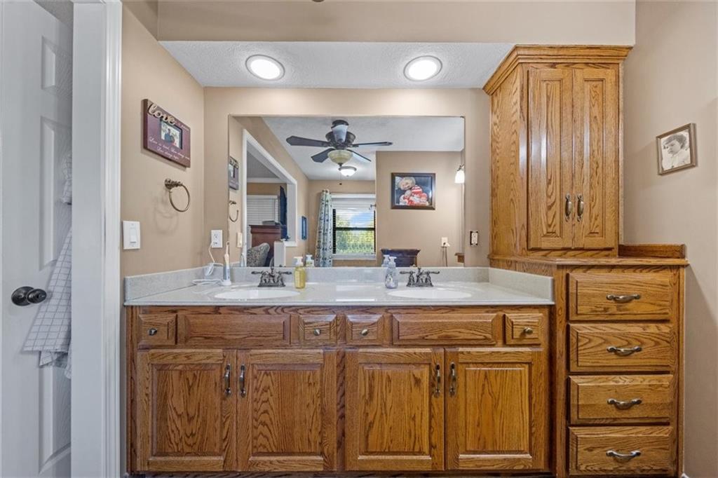 15590 Antioch Road Overland Park, KS 66221 - Photo 32 of 58