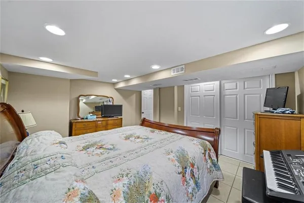 $895,000 | 15590 Antioch Road, Overland Park, KS 66221