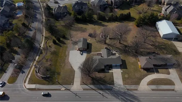 $895,000 | 15590 Antioch Road, Overland Park, KS 66221