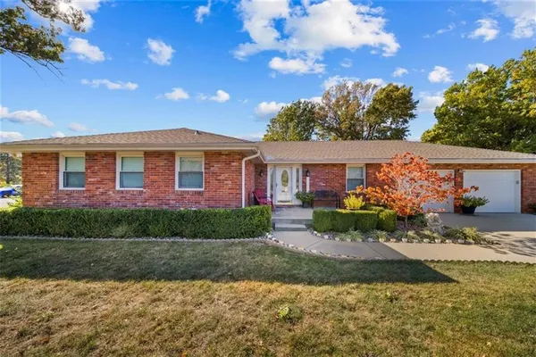 $895,000 | 15590 Antioch Road, Overland Park, KS 66221
