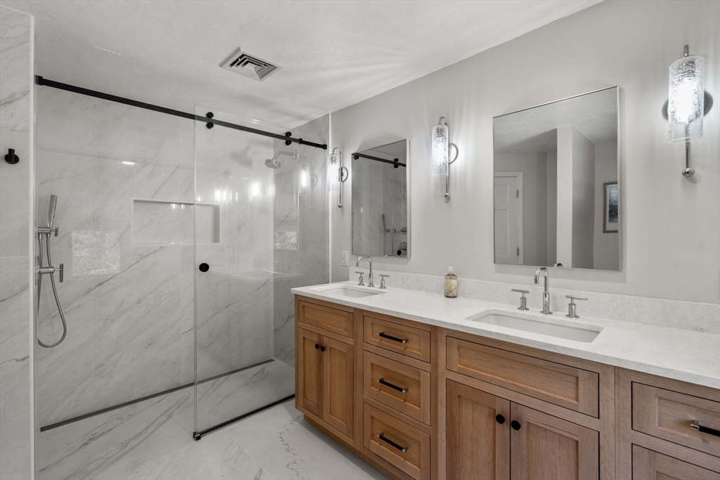 8 Ringbolt Road Hingham, MA 02043 - Photo 21 of 40