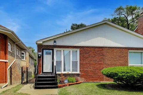 $255,000 | 6751 South St Lawrence Avenue, Chicago, IL 60637