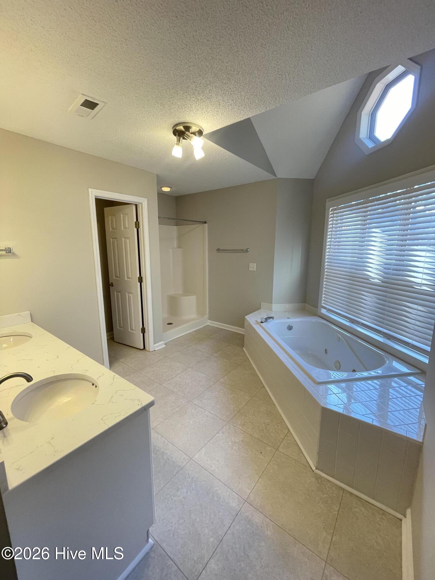 2597 Thackery Road, Unit E Greenville, NC 27858 - Photo 13 of 25 IMG_6704