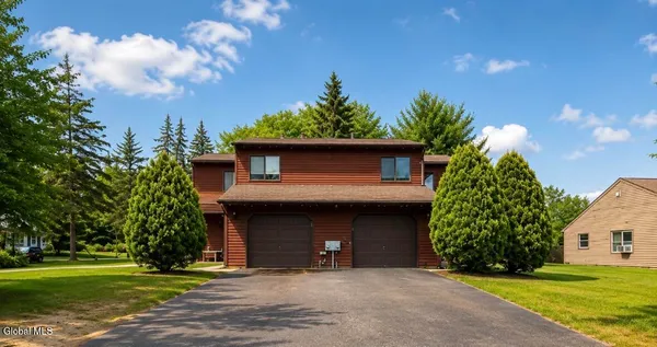 $525,000 | 101-103 Stone Ridge Court, Guilderland, NY 12009