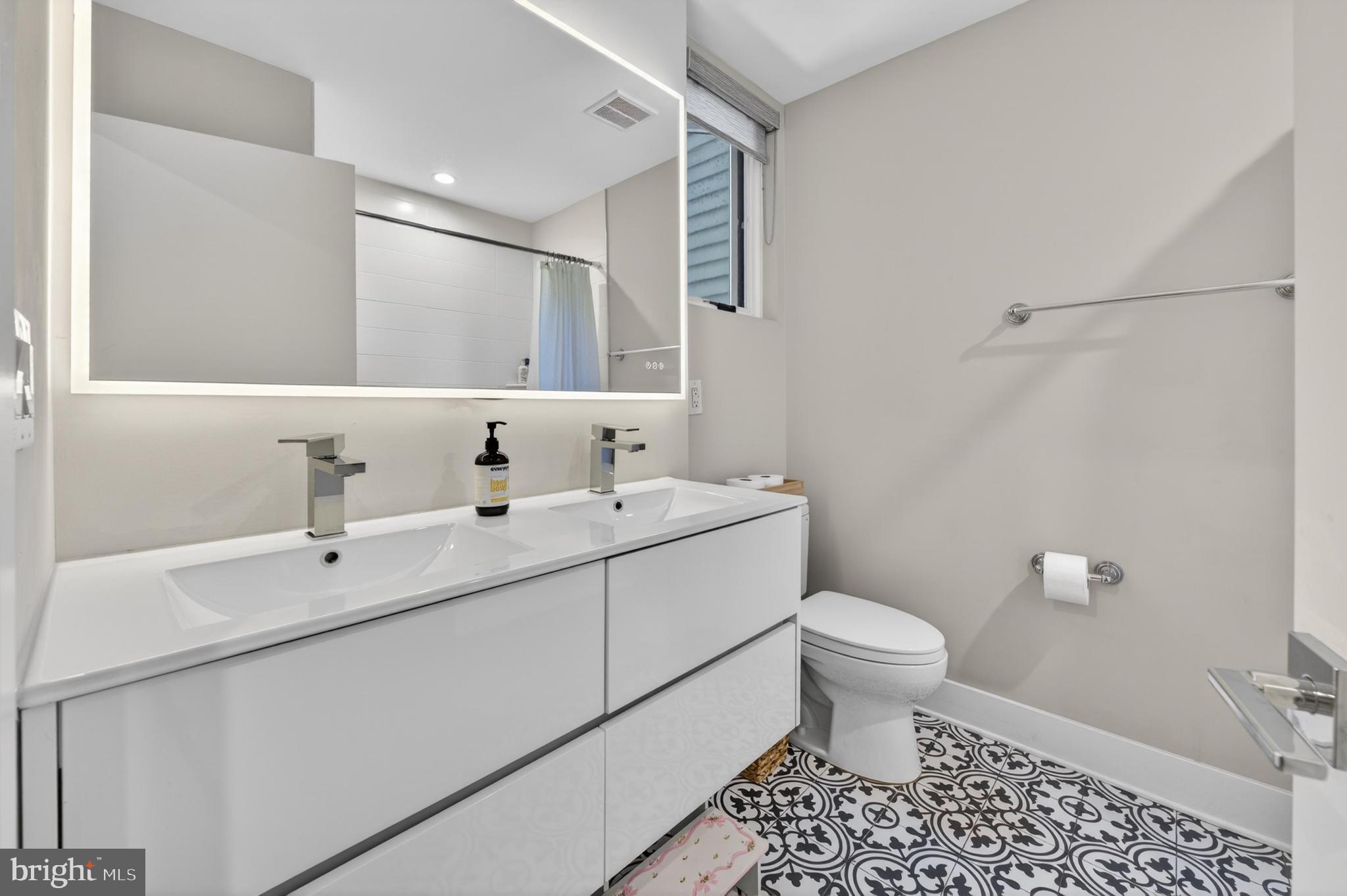 2040 Pemberton Street Philadelphia, PA 19146 - Photo 12 of 20