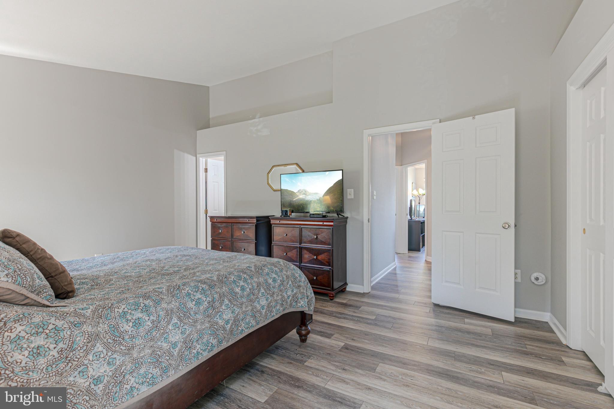 14813 Edman Road Centreville, VA 20121 - Photo 22 of 32 Primary Bedroom