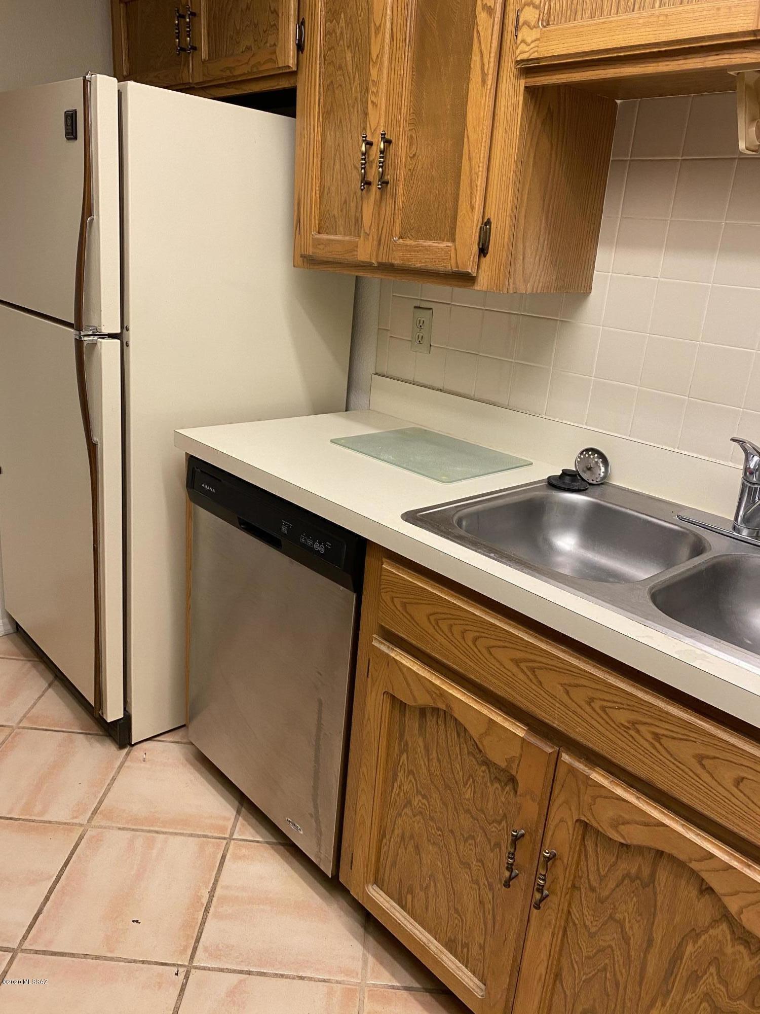1200 East River Road, Unit B17 Tucson, AZ 85718 - Photo 7 of 11