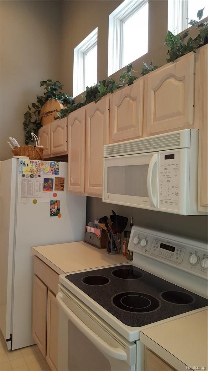 441 Lilly View Court, Unit 67 Howell, MI 48843 - Photo 6 of 15 20160214_165938.jpg