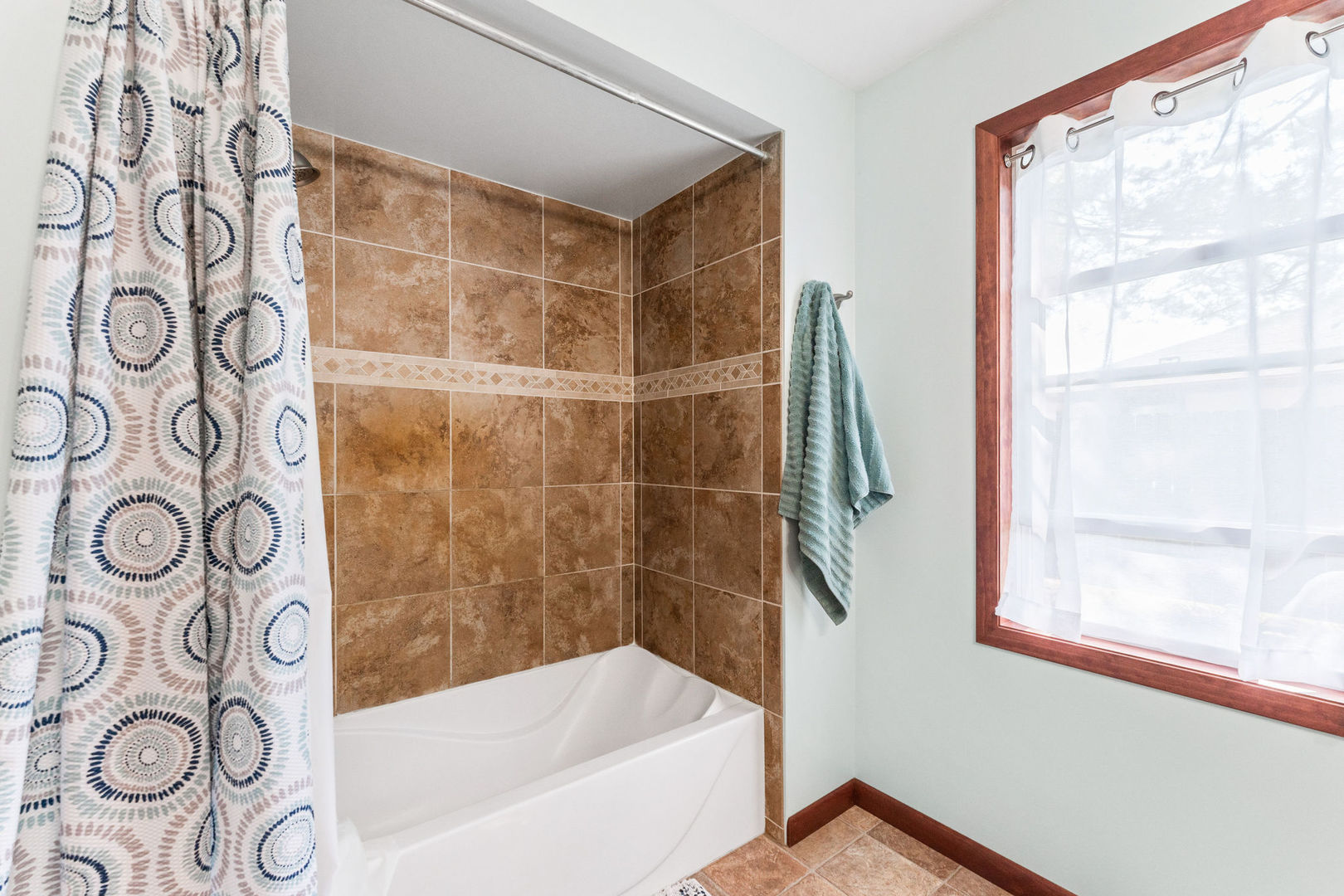 533 Bethany Road Sycamore, IL 60178 - Photo 22 of 38 a bathroom with a bathtub and a shower curtain