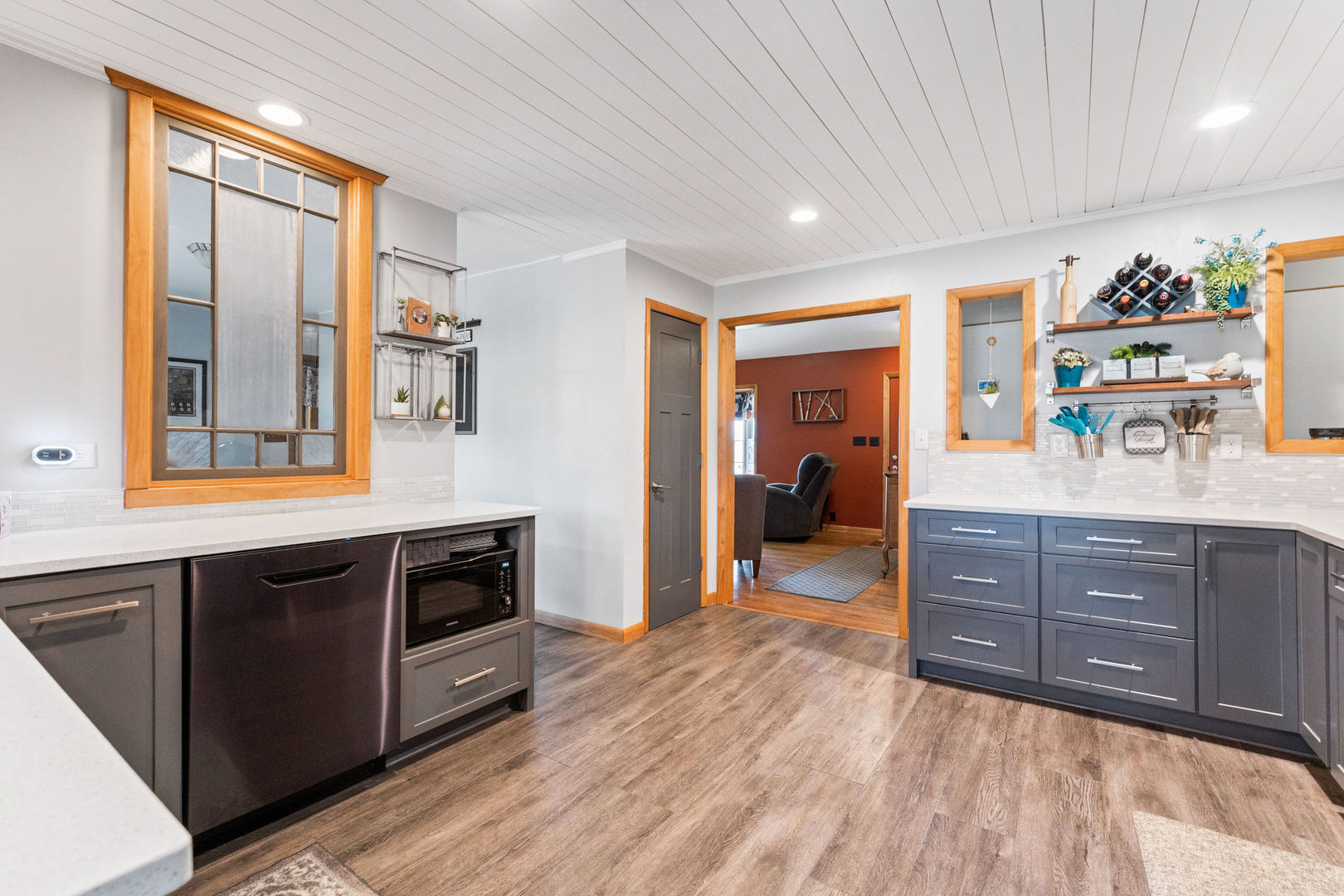 533 Bethany Road Sycamore, IL 60178 - Photo 9 of 38 a bed room with a bed and a dresser