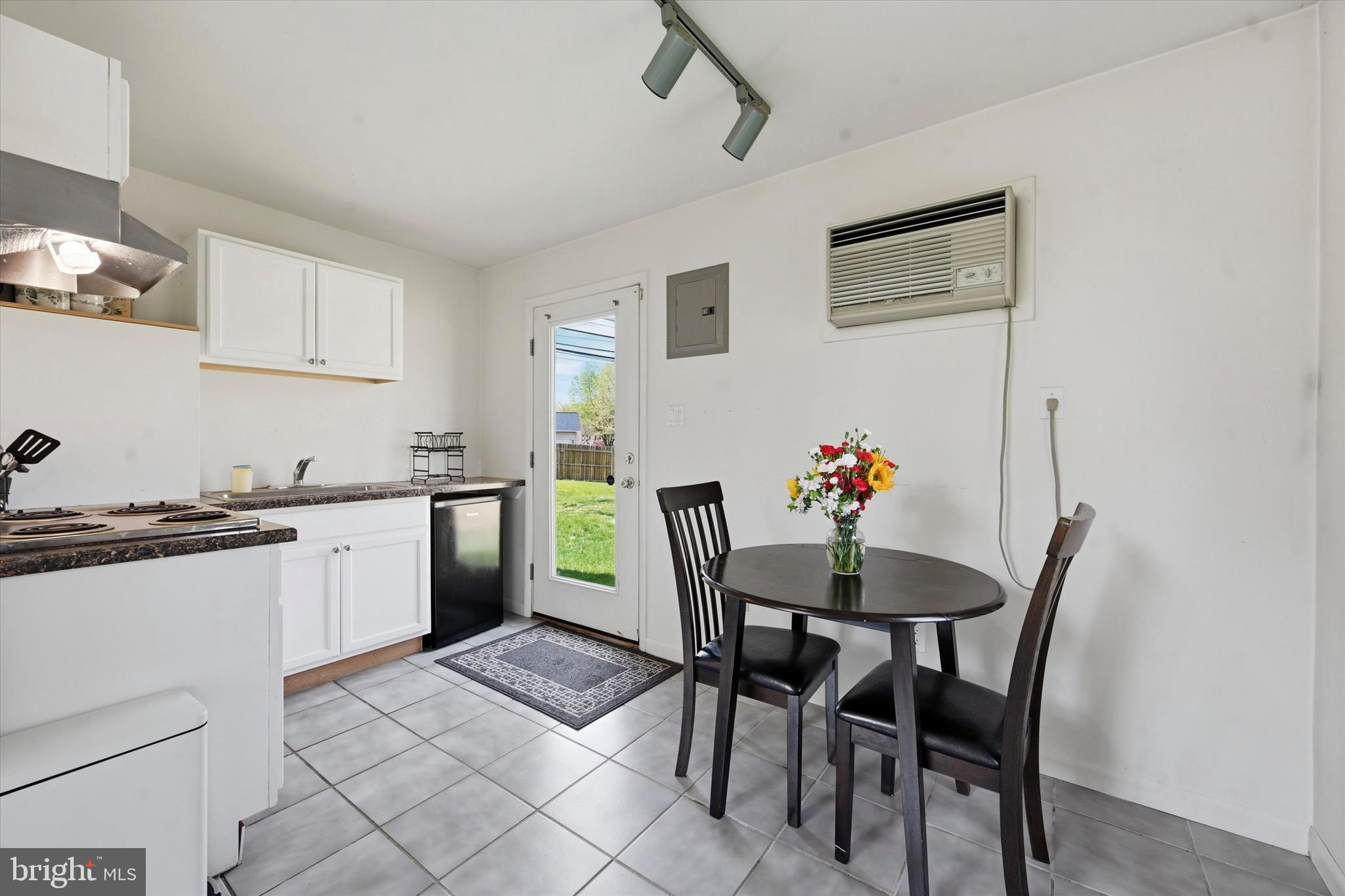 3 South Dillwyn Road Newark, DE 19711 - Photo 38 of 59 a kitchen with a dining table chairs and white appliances