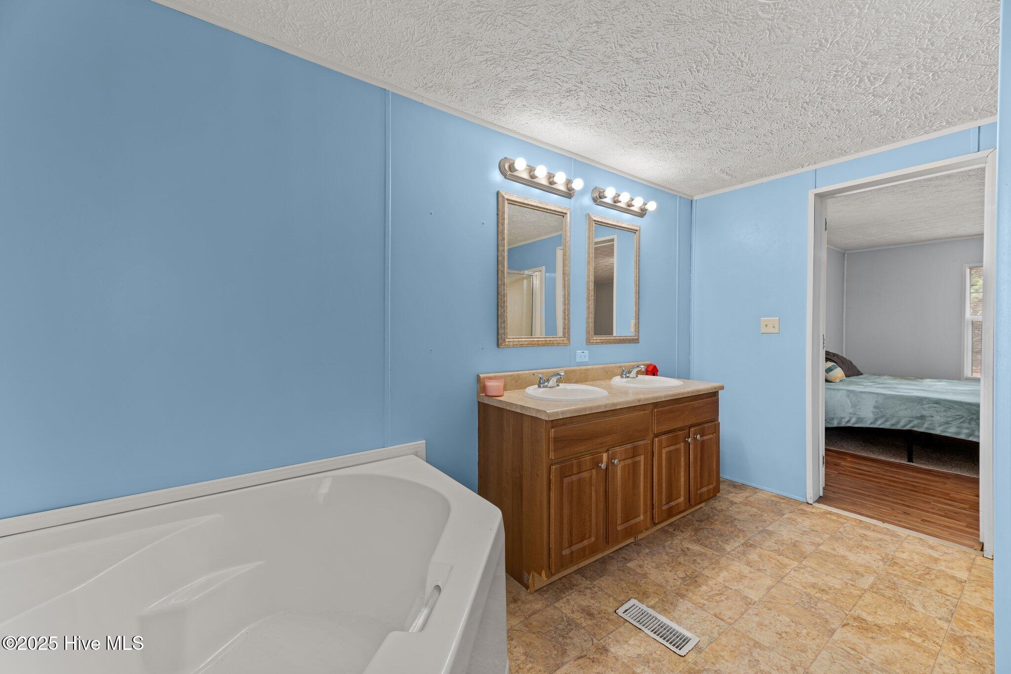 2040 Dover Fort Barnwell Road Dover, NC 28526 - Photo 42 of 52 Primary Bath