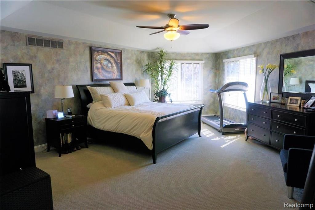 521 Hampton Road Grosse Pointe Woods, MI 48236 - Photo 36 of 48