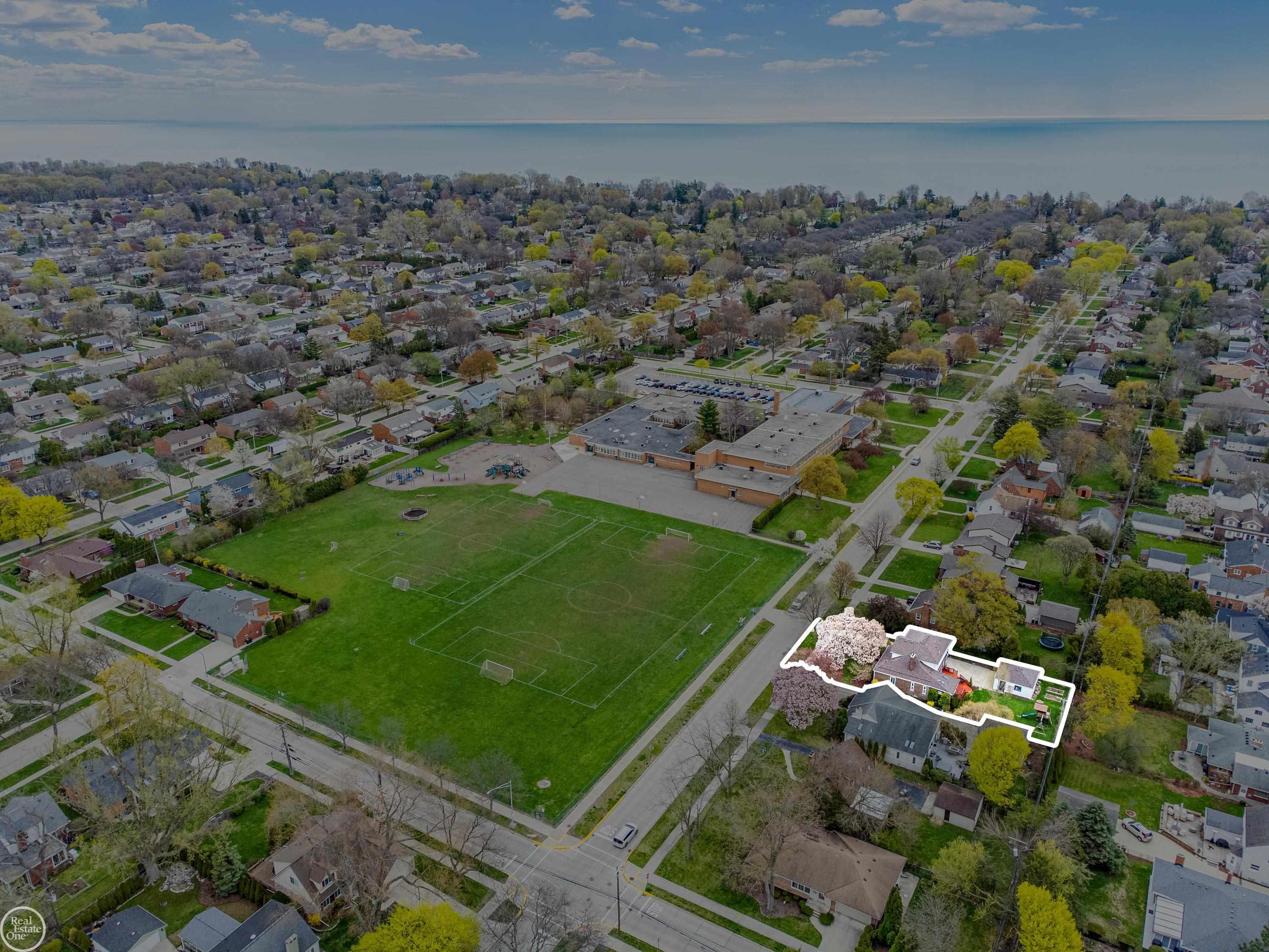 791 Roslyn Road Grosse Pointe, MI 48236 - Photo 57 of 57 50106857-56.JPG