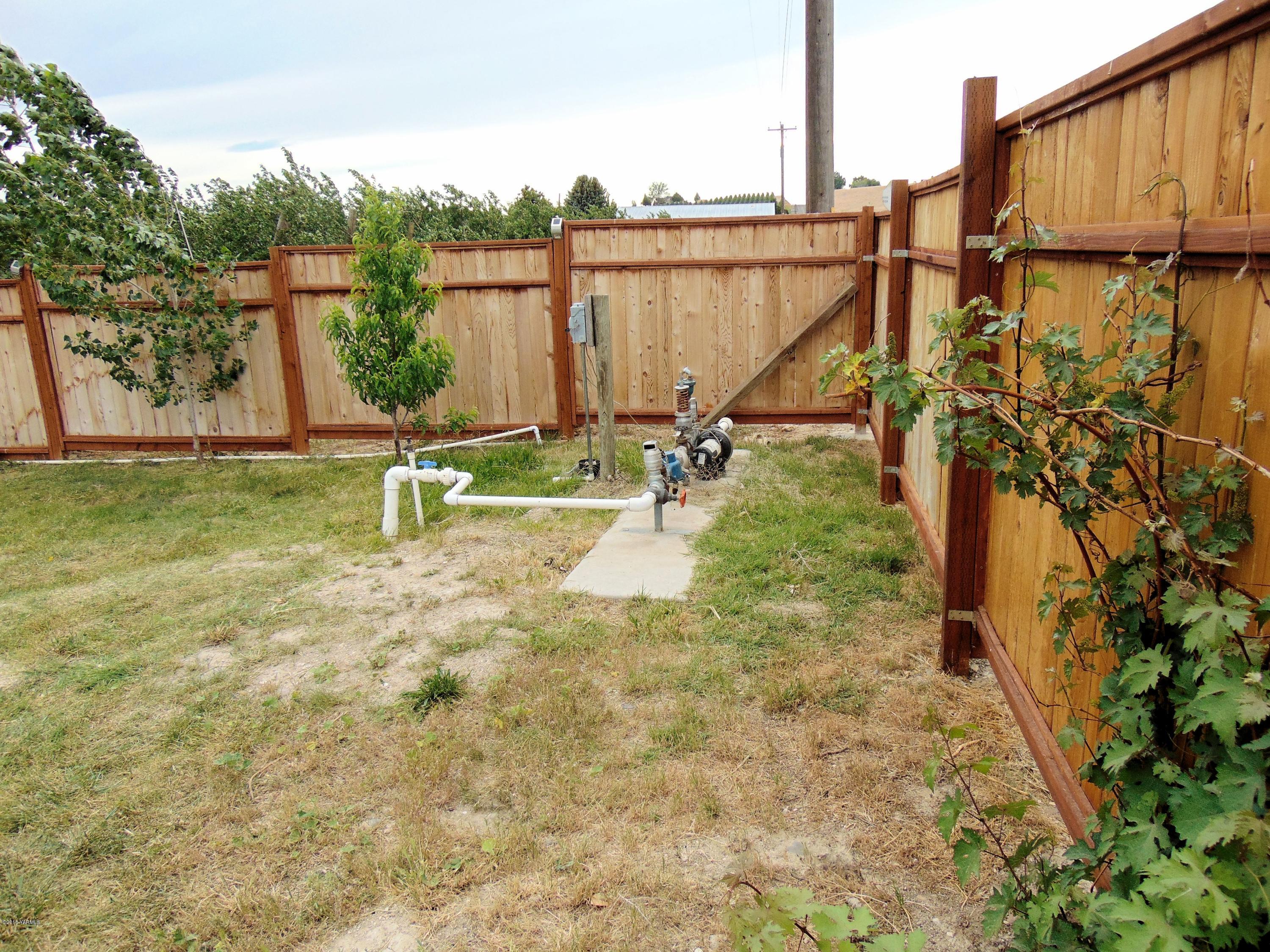 1520 Houghton Road Zillah, WA 98953 - Photo 14 of 15 a view of outdoor space