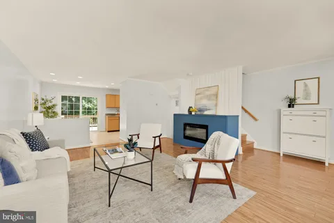 $650,000 | 8906 Royal Astor Way, Fairfax, VA 22031