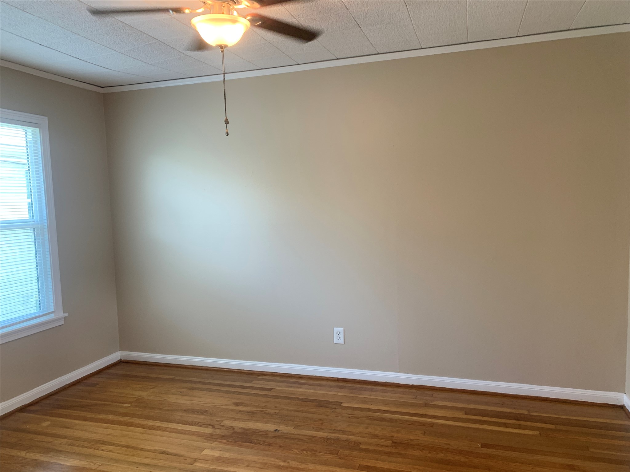 307 Avondale Street, Unit 2 5 Houston, TX 77006 - Photo 16 of 30 View of bedroom. No carpet!