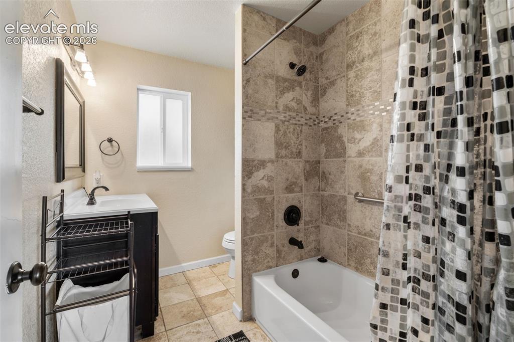 125 Diamond E Road Fountain, CO 80817 - Photo 20 of 43 a bathroom with a bathtub sink and toilet