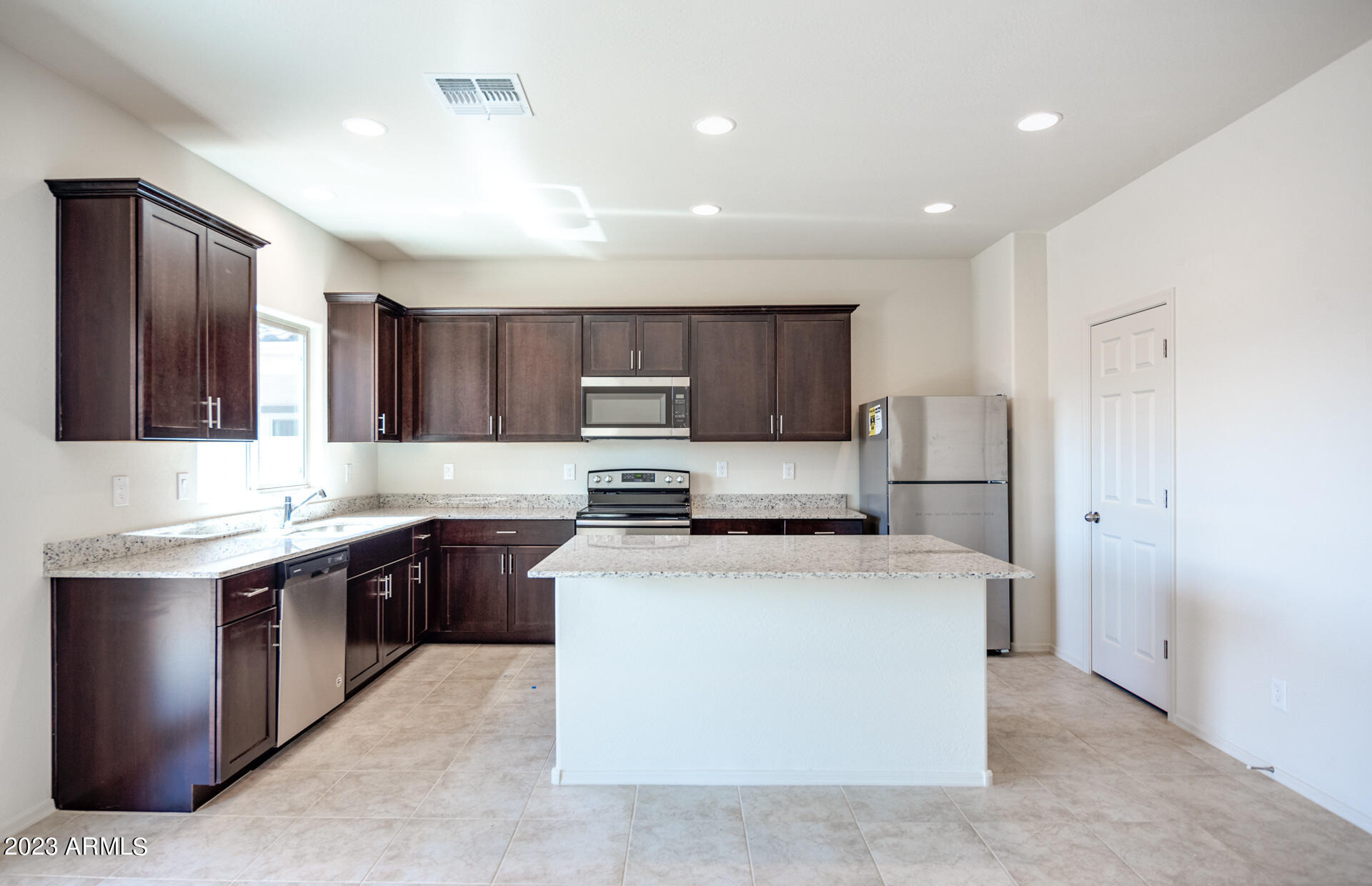 25307 West Romley Road Buckeye, AZ 85326 - Photo 3 of 25 Kitchen