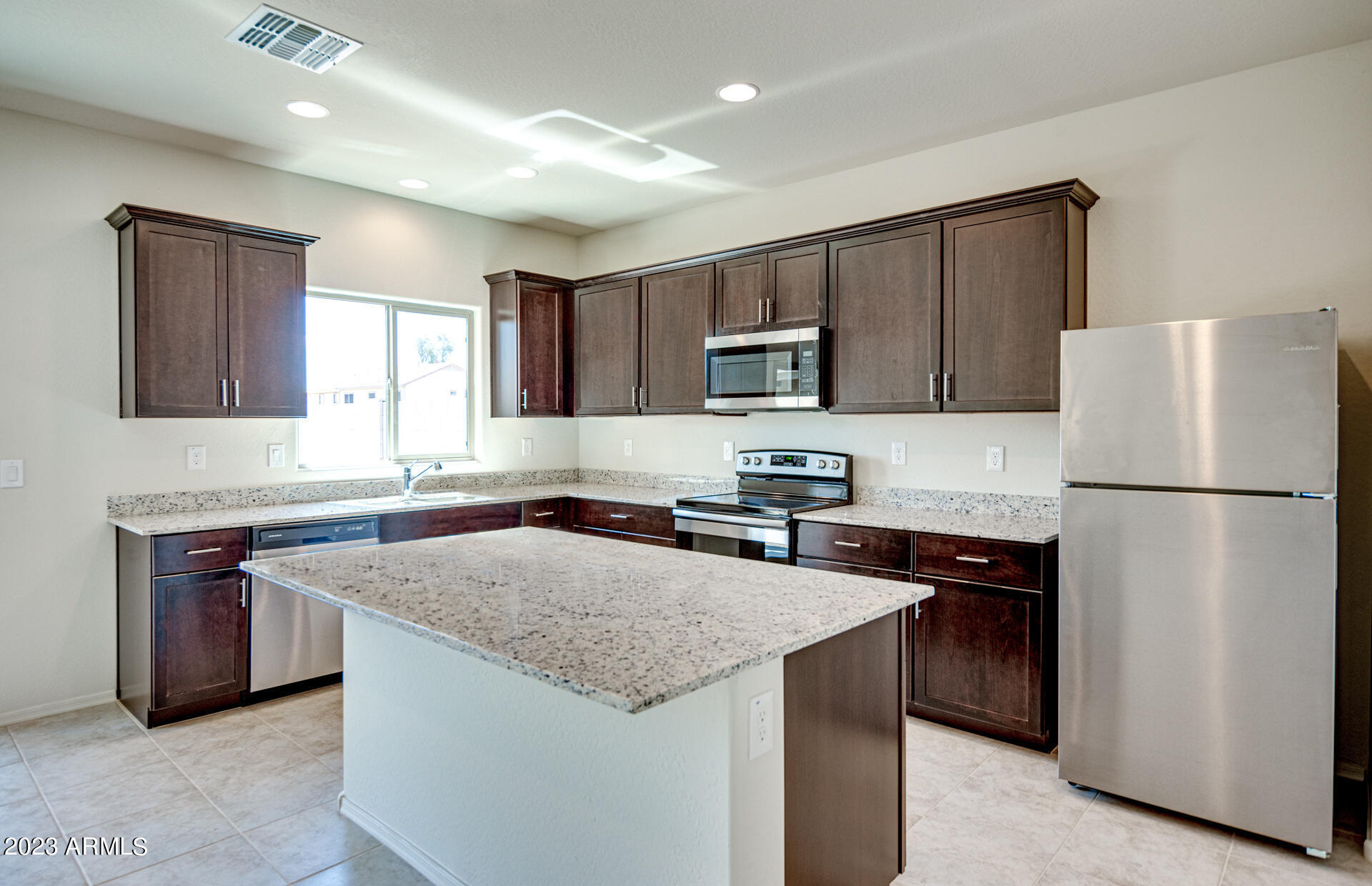 25307 West Romley Road Buckeye, AZ 85326 - Photo 4 of 25 Kitchen