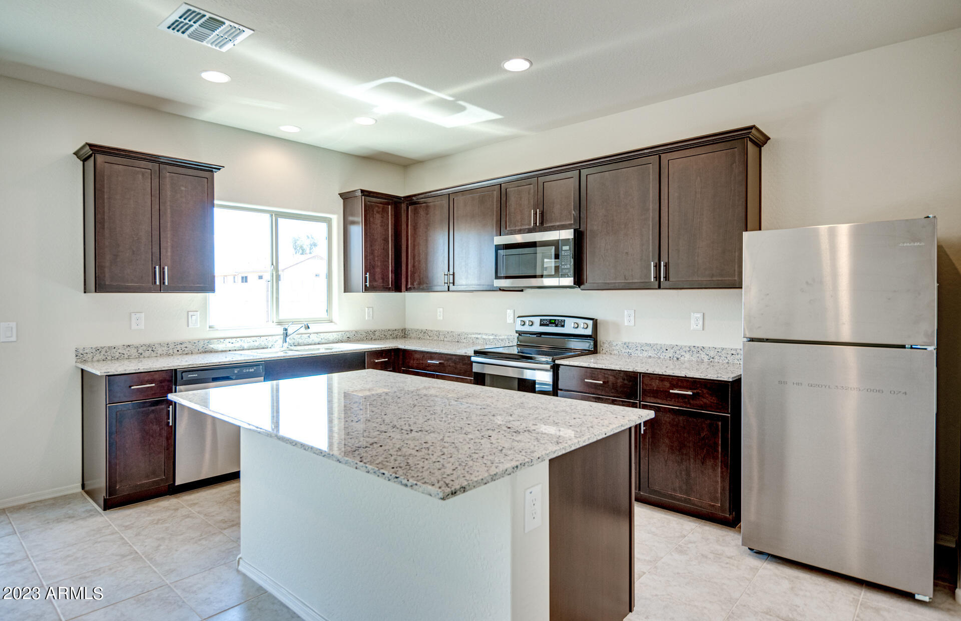 25307 West Romley Road Buckeye, AZ 85326 - Photo 6 of 25 Kitchen