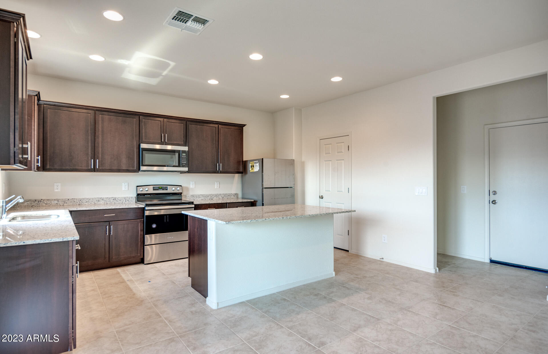 25307 West Romley Road Buckeye, AZ 85326 - Photo 7 of 25 Kitchen