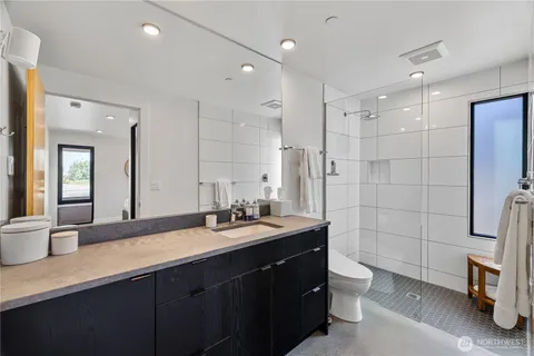 $995,000 | 207 Vista Pt Drive Northwest, Quincy, WA 98848