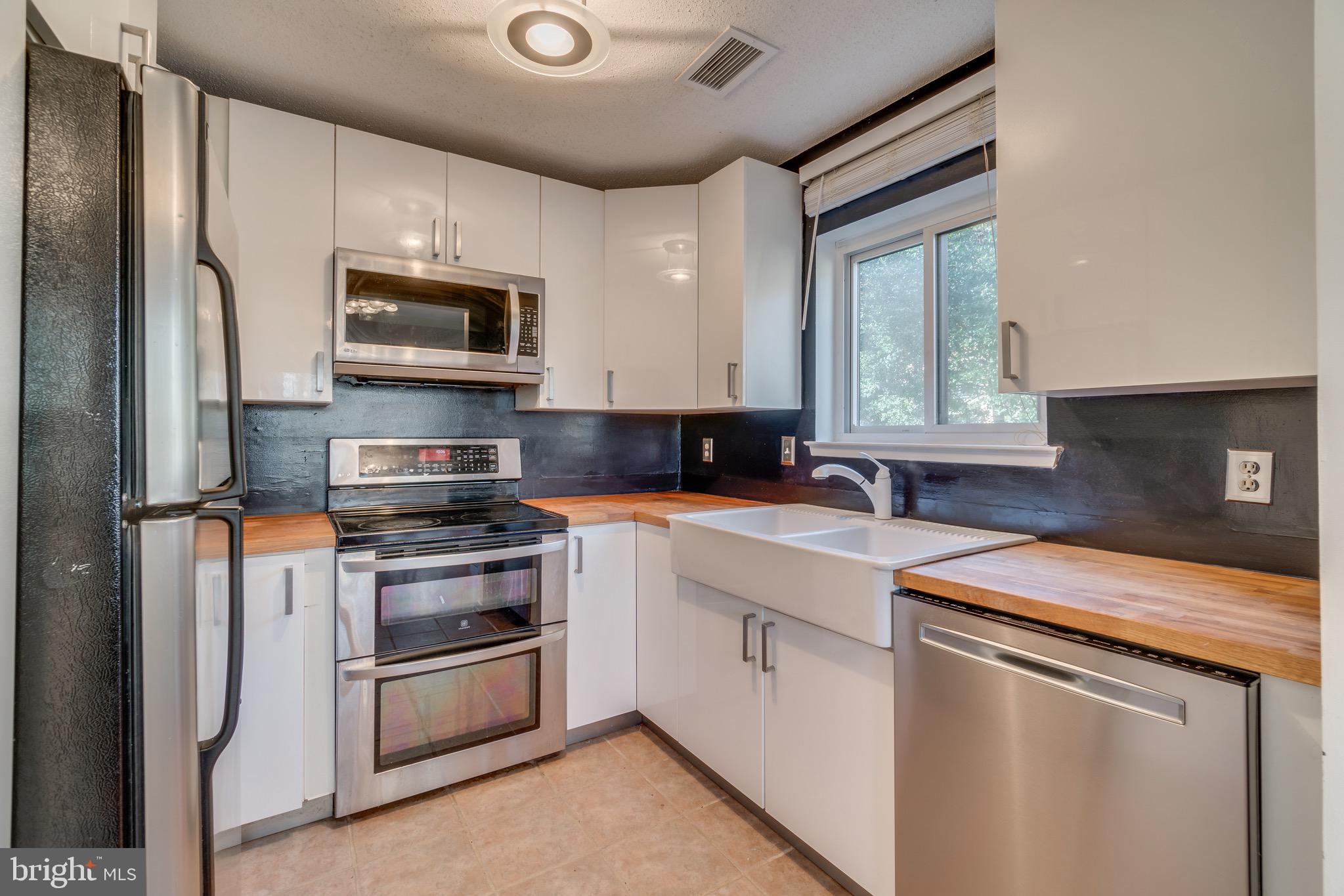 1954 Villaridge Drive Reston, VA 20191 - Photo 8 of 24 Super Sharp Updated Kitchen!