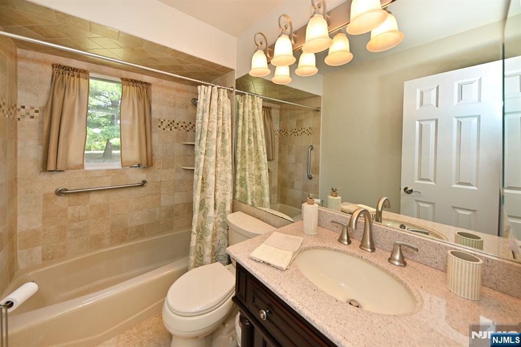 60 Sunset Court Mahwah, NJ 07430 - Photo 17 of 25