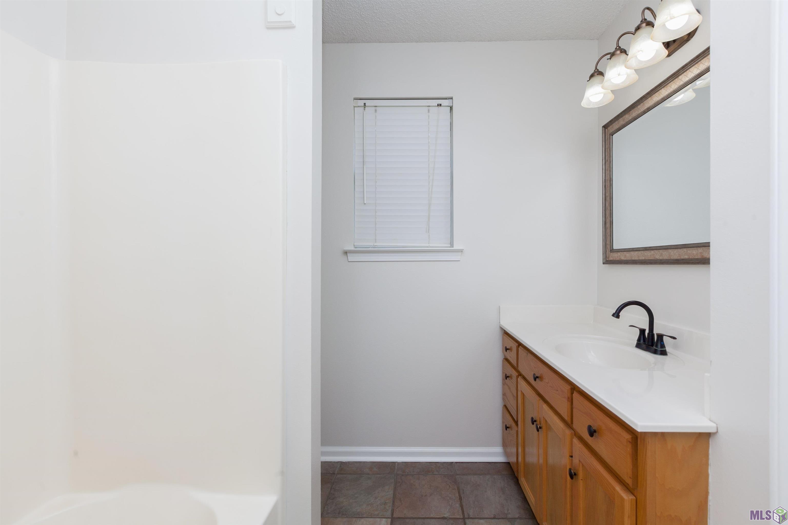 12483 Fairhope Way Baton Rouge, LA 70816 - Photo 7 of 28 Gallery Image 7