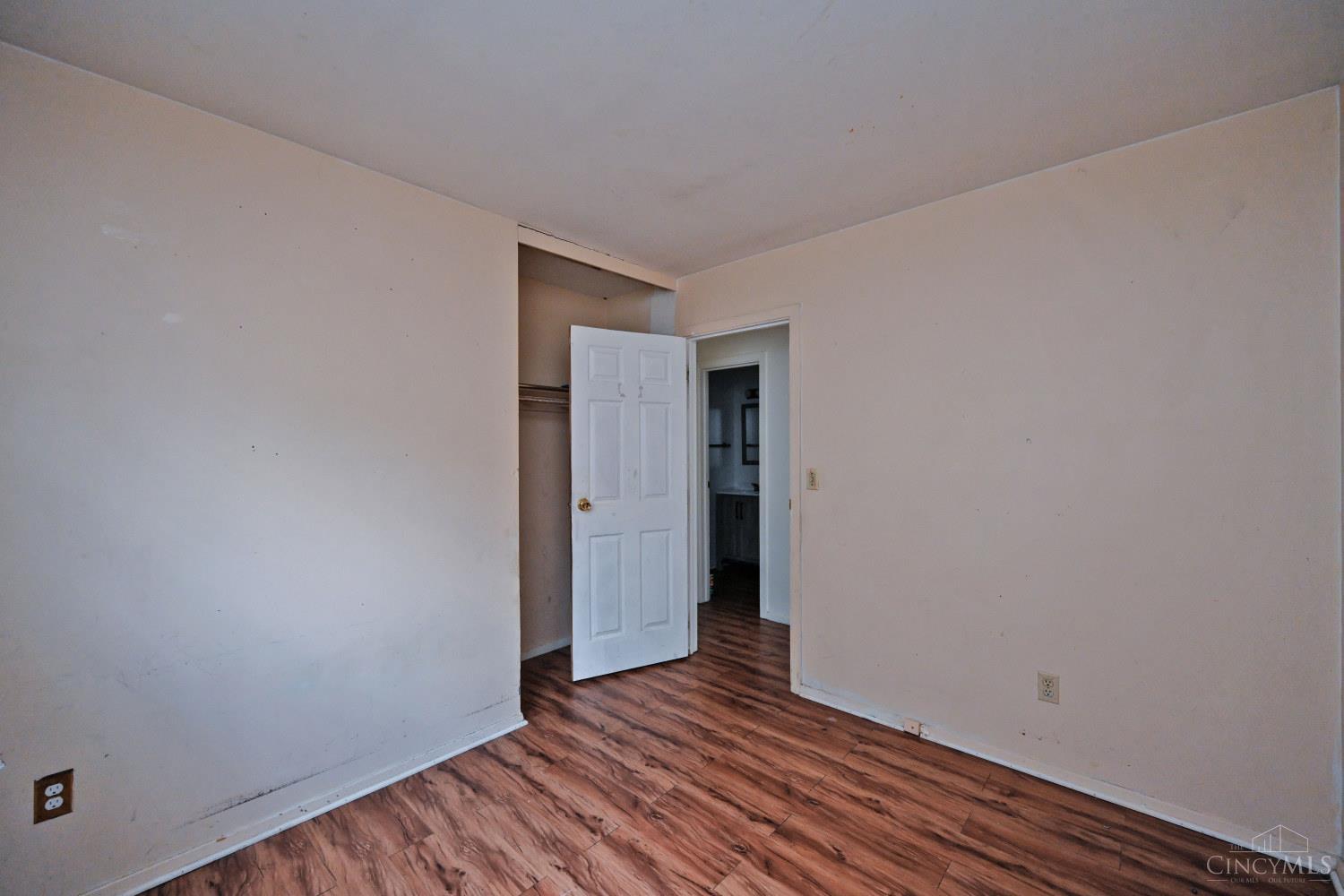 821 West Galbraith Road Cincinnati, OH 45231 - Photo 22 of 30