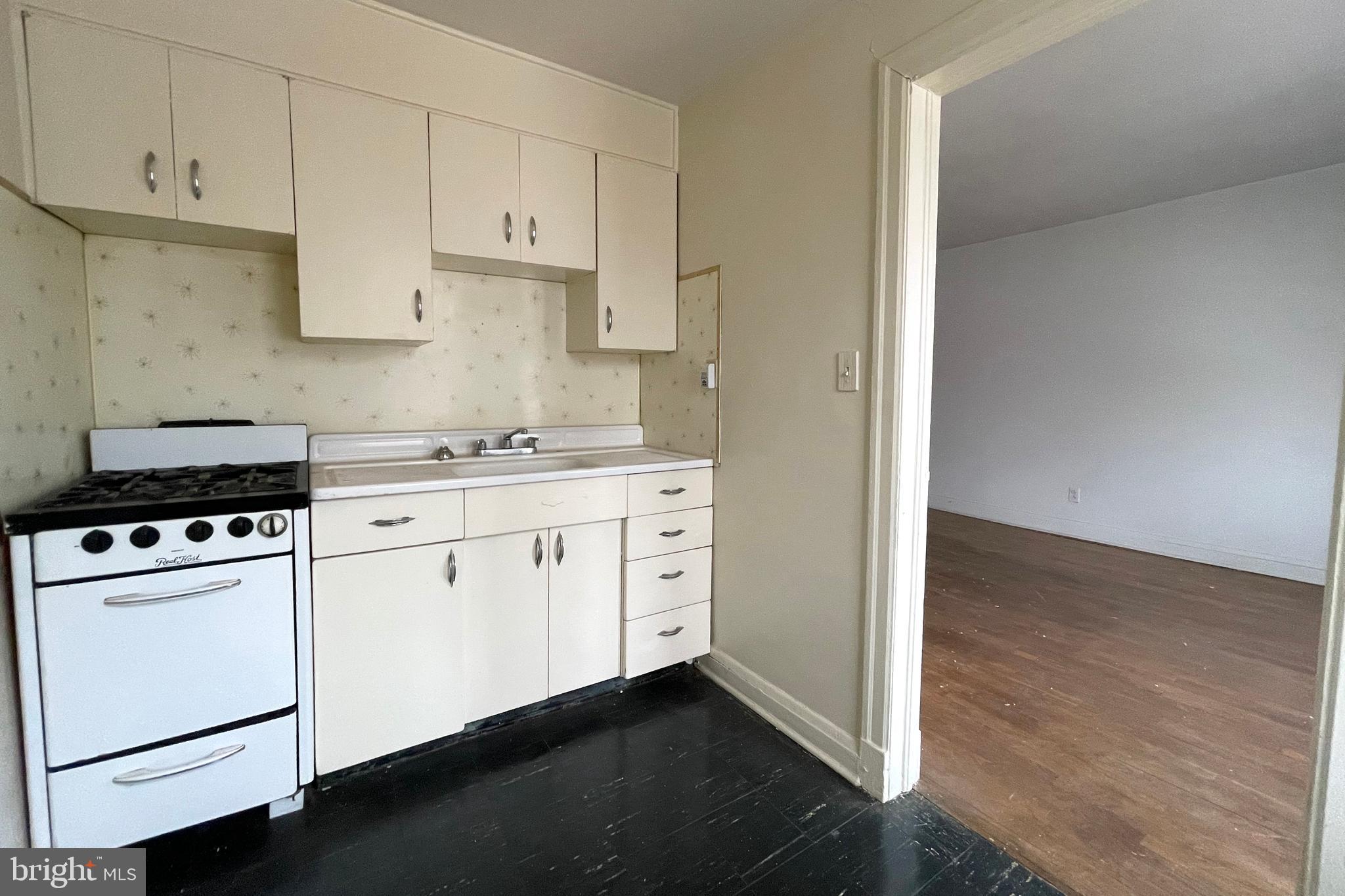 4027 Hilton Road Baltimore, MD 21215 - Photo 8 of 11 Gallery Image 8