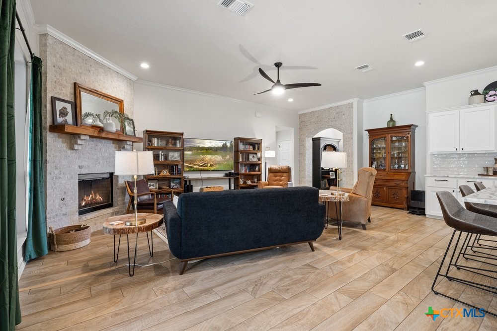 6016 Tivoli Road Temple, TX 76502 - Photo 16 of 48 Living Room