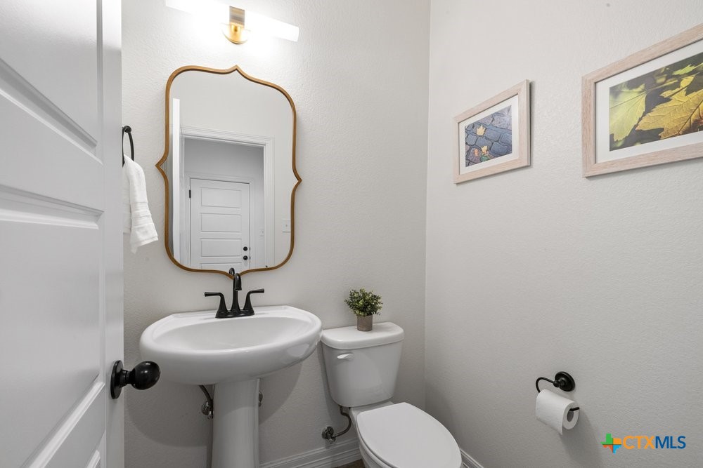 6016 Tivoli Road Temple, TX 76502 - Photo 20 of 48 Half Bath